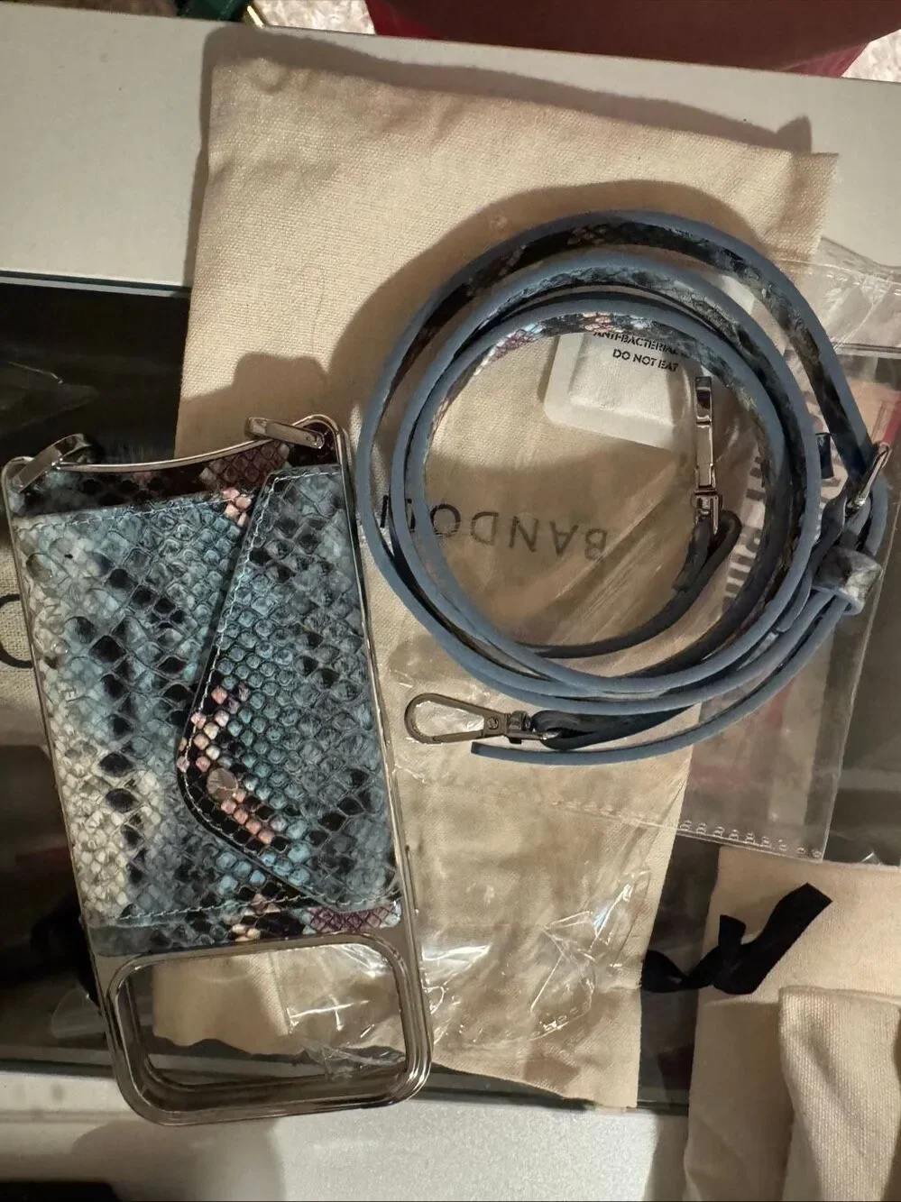 Bandolier blue snakeskin donna iPhone 17 Pro Max crossbody case/belt/strap